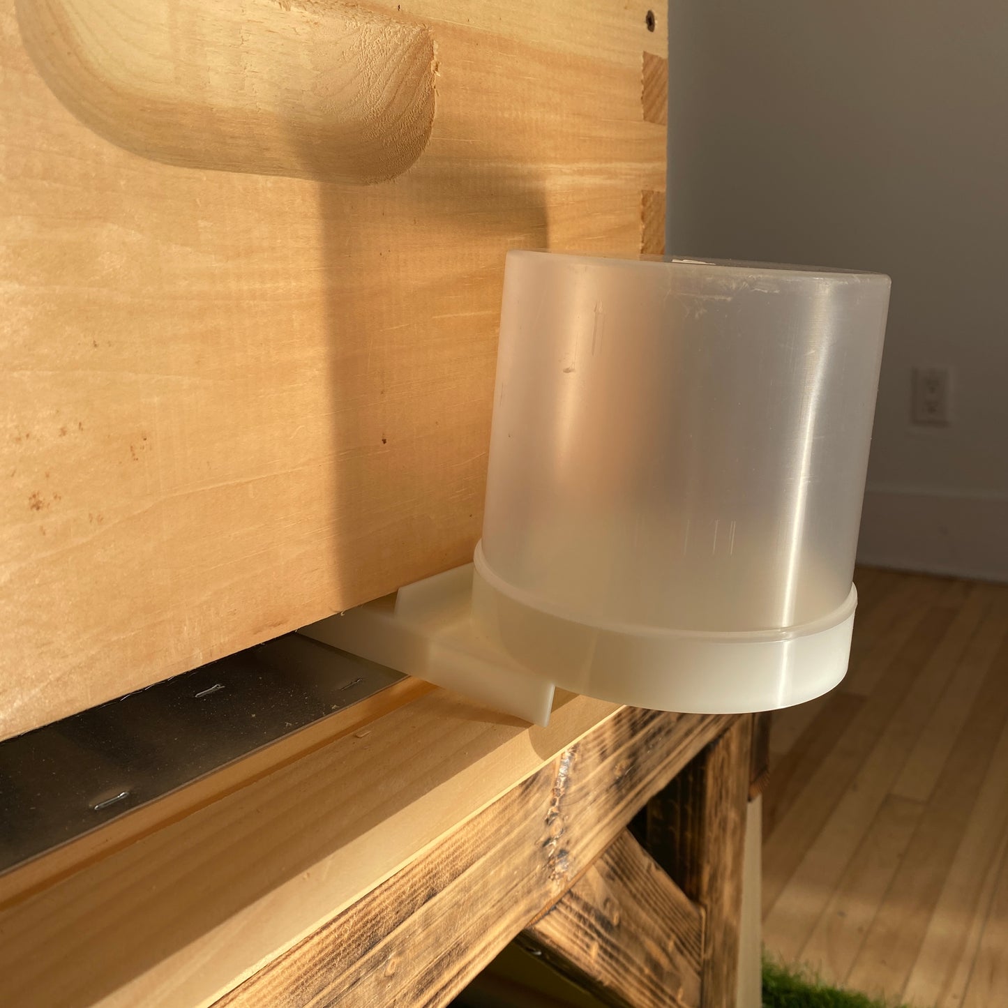 Nourrisseur d'entrée en plastique