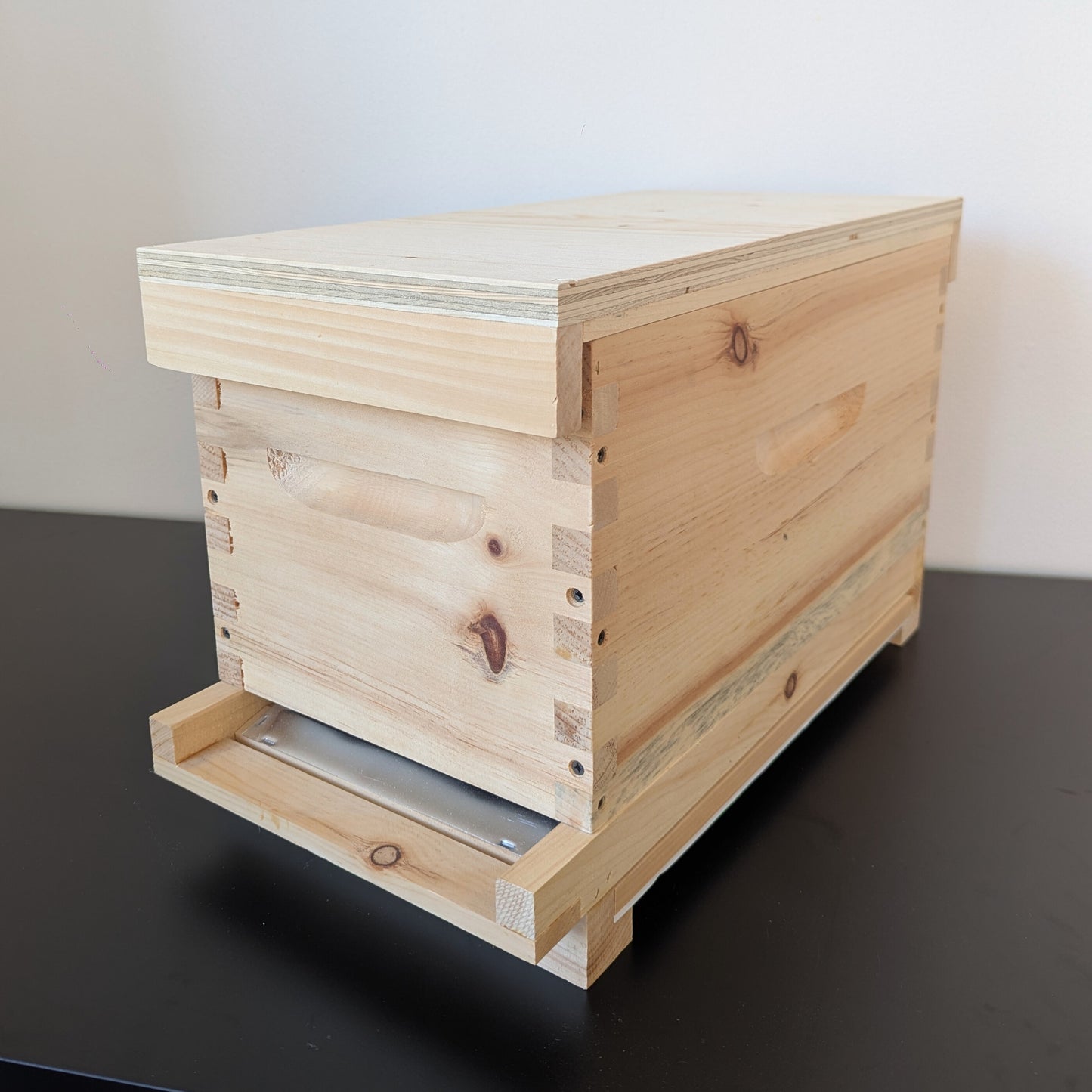 Assembled hive for 6 frames
