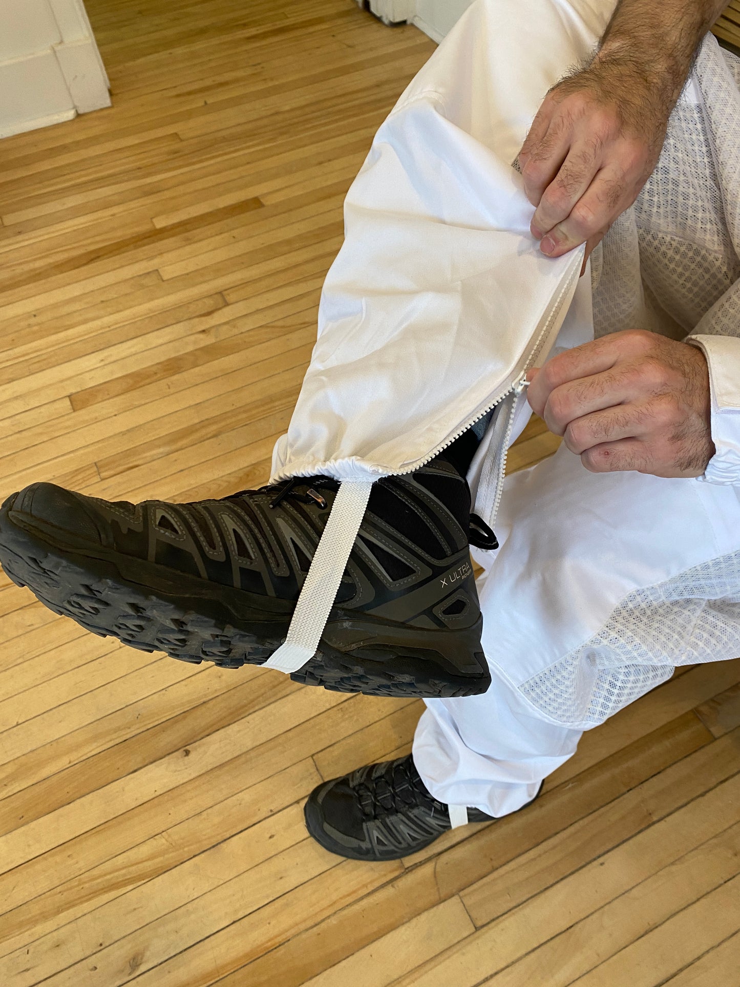 Complete ventilated beekeeper's suit