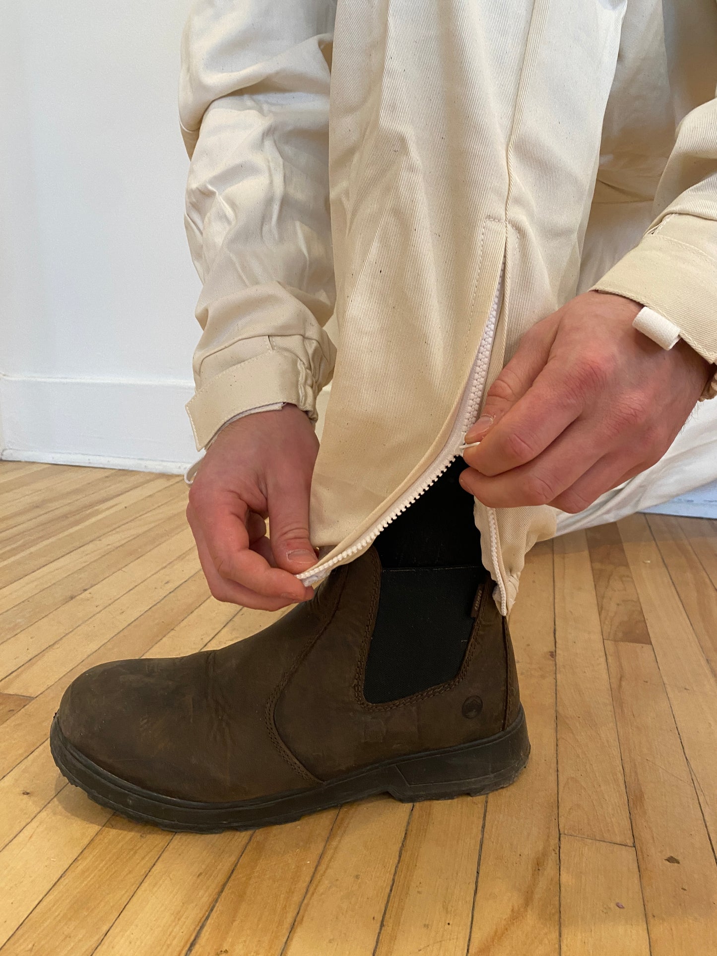 Complete beekeeper's outfit