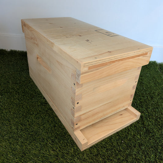 Assembled hive for 6 frames