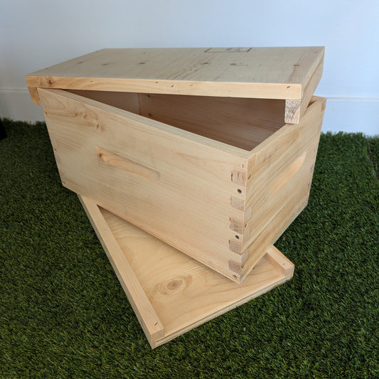 Assembled hive for 6 frames
