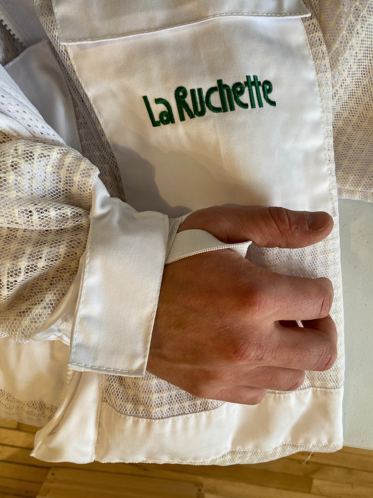 Complete ventilated beekeeper's suit